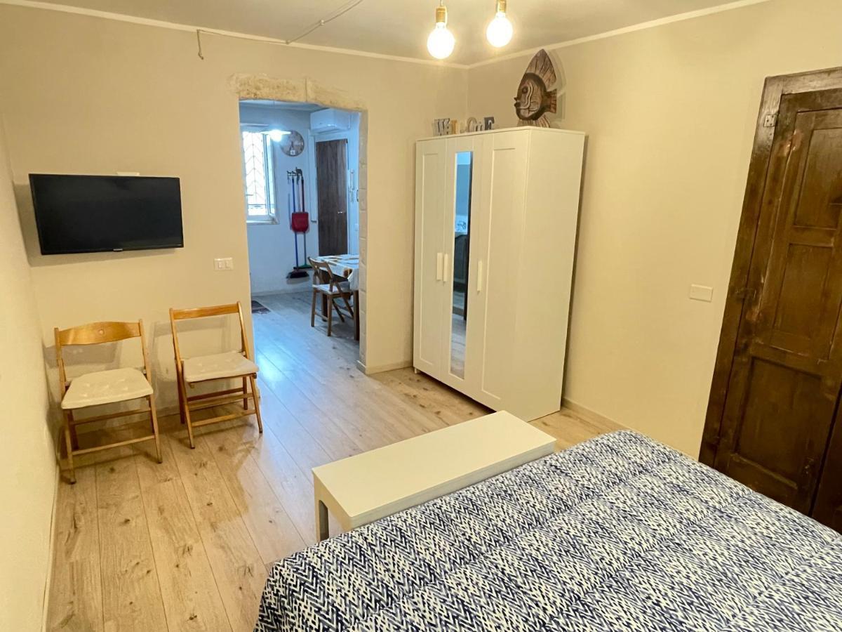 Trevisani Central Station Apartment Bari Exteriör bild