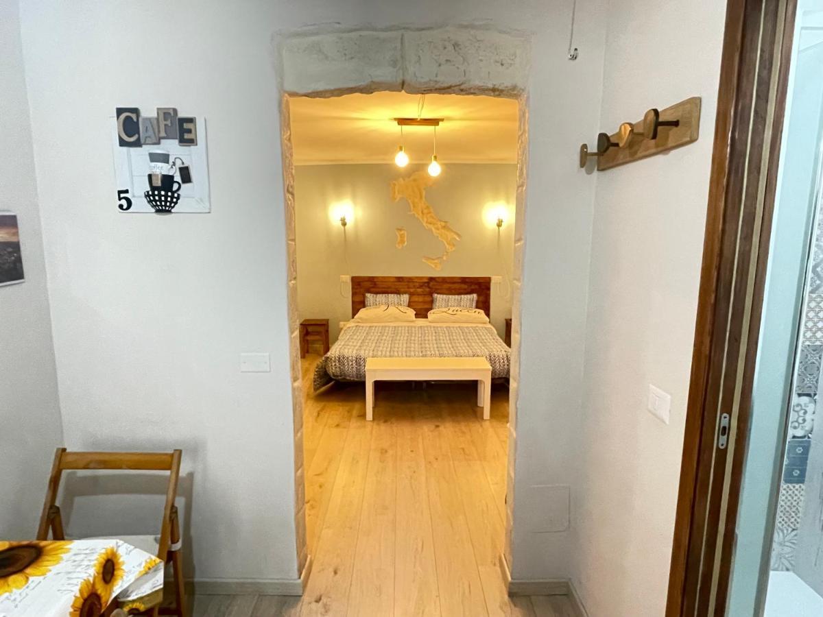 Trevisani Central Station Apartment Bari Exteriör bild