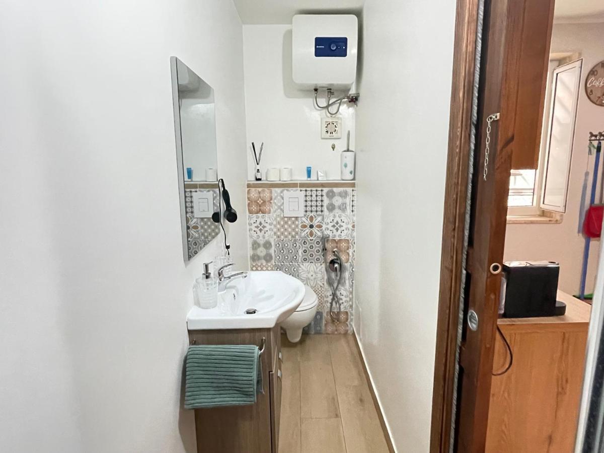 Trevisani Central Station Apartment Bari Exteriör bild