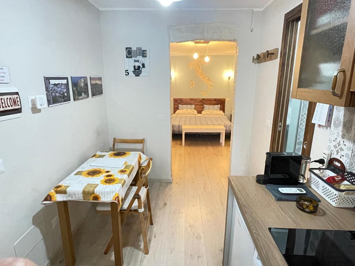 Trevisani Central Station Apartment Bari Exteriör bild